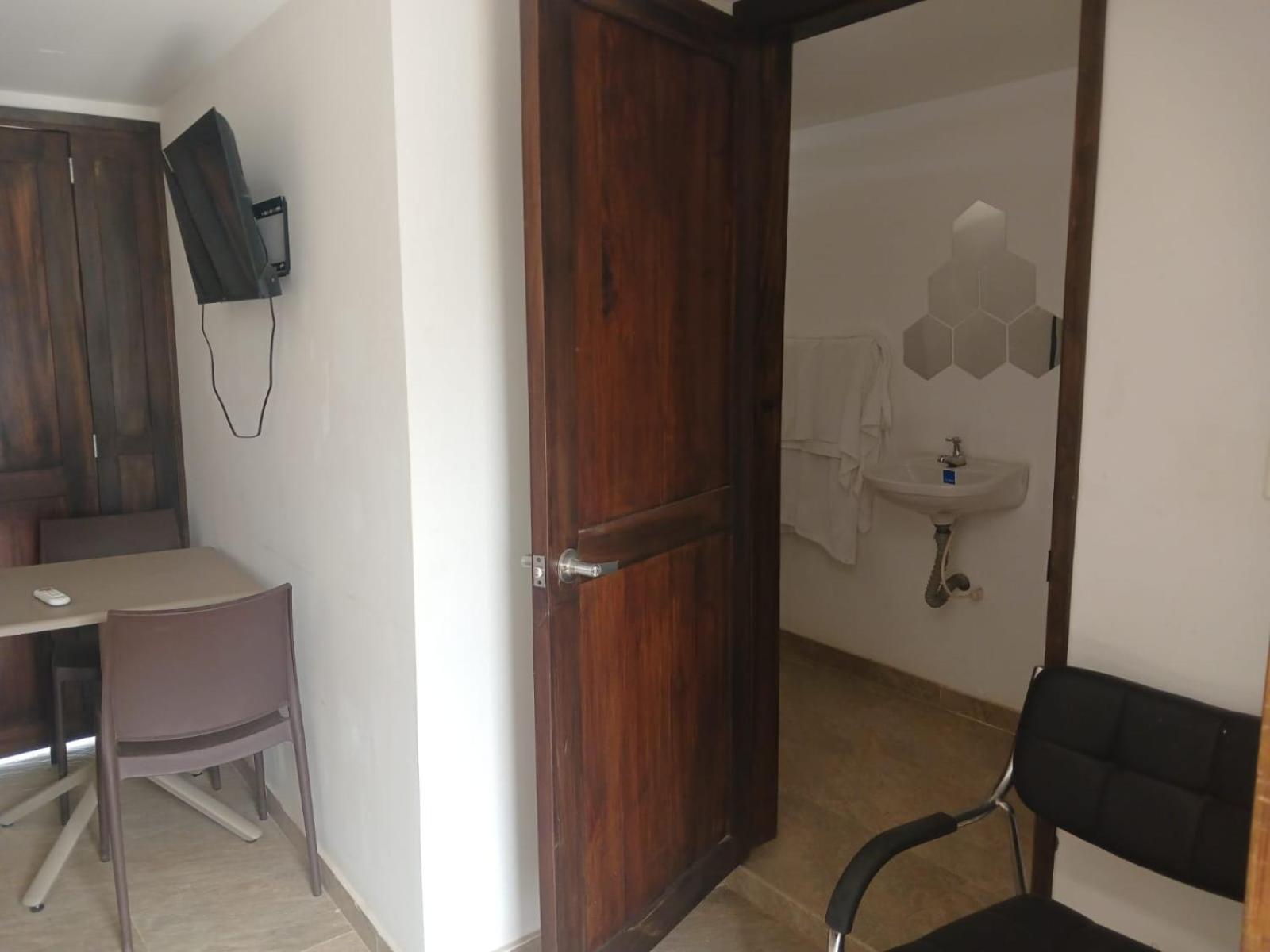 Hotel Victoria Queen Villavieja Bagian luar foto